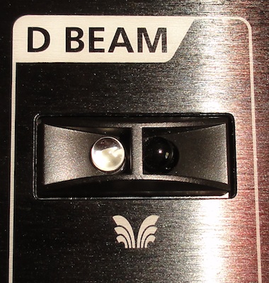 Photo d'un contrôleur D Beam. On voit les deux LED
infrarouge.